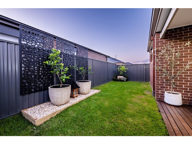 42 Parkhurst Drive, Cranbourne East VIC 3977