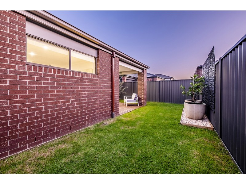 42 Parkhurst Drive, Cranbourne East VIC 3977