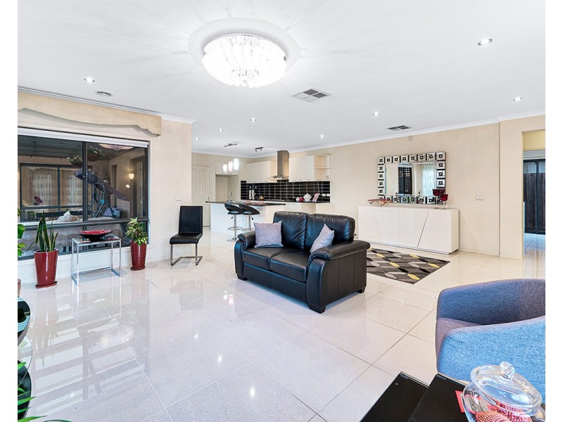 10 Eden Avenue, Skye VIC 3977