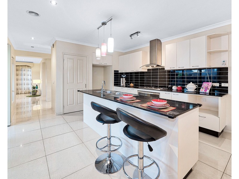 10 Eden Avenue, Skye VIC 3977