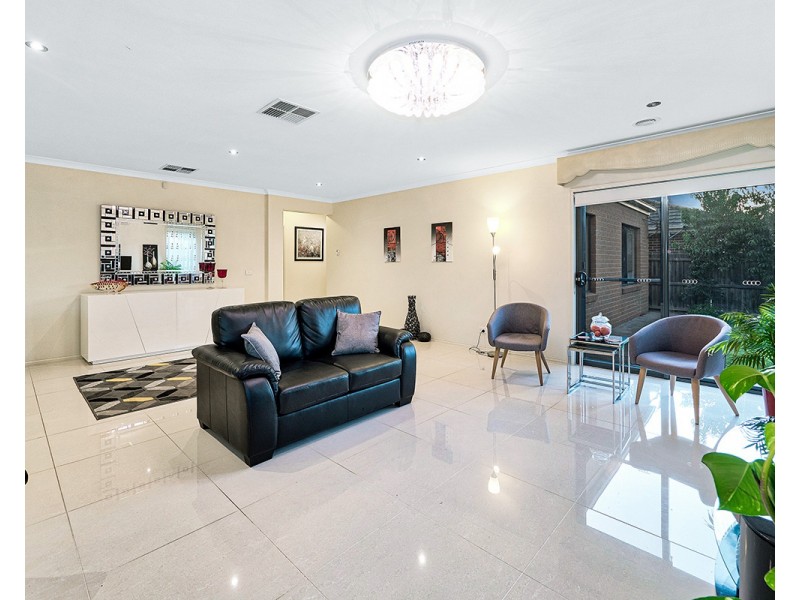 10 Eden Avenue, Skye VIC 3977