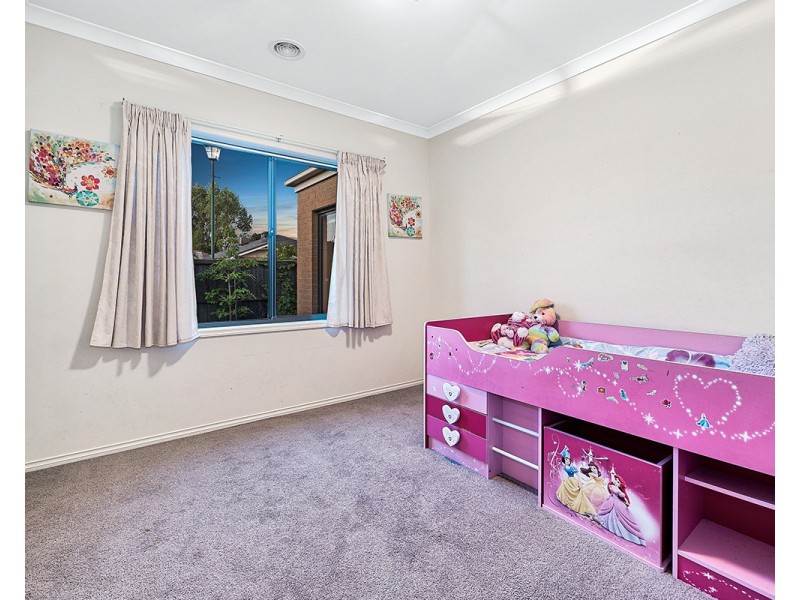 10 Eden Avenue, Skye VIC 3977