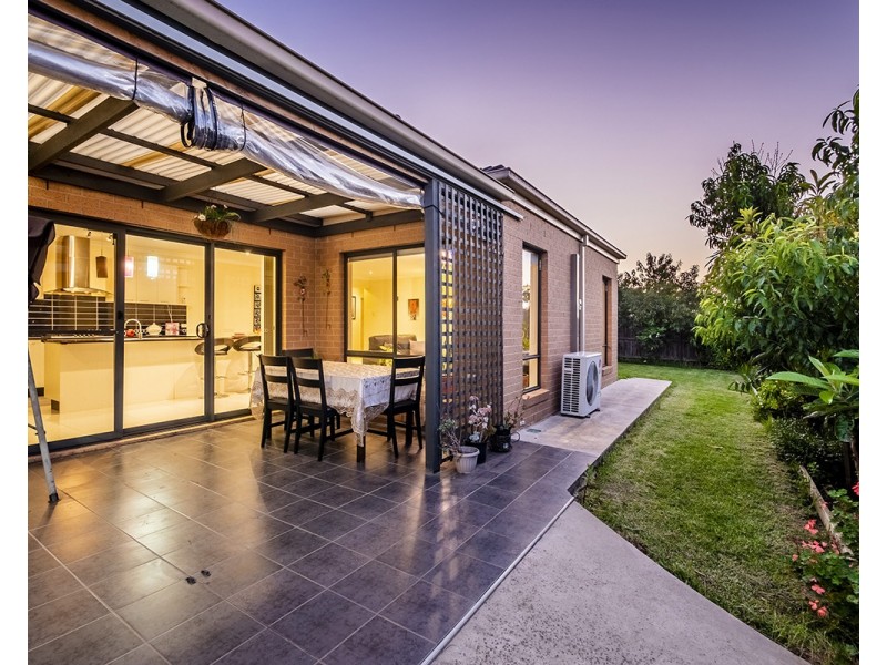 10 Eden Avenue, Skye VIC 3977