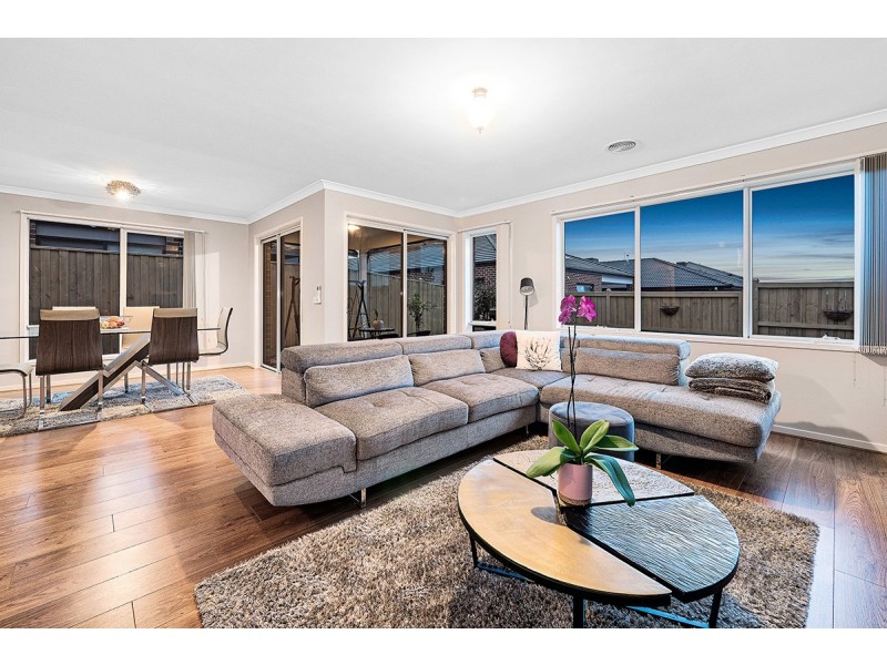 6 Hammond Road, Cranbourne West VIC 3977