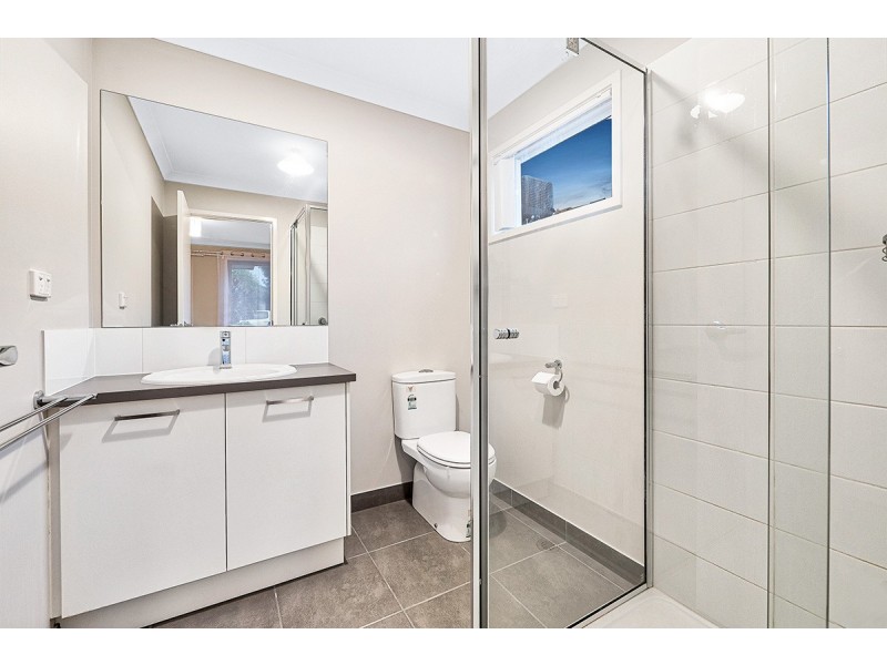 6 Hammond Road, Cranbourne West VIC 3977