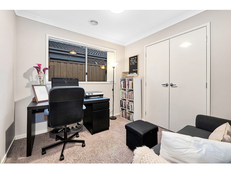 6 Hammond Road, Cranbourne West VIC 3977