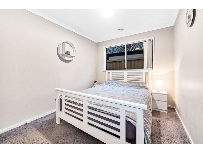 6 Hammond Road, Cranbourne West VIC 3977