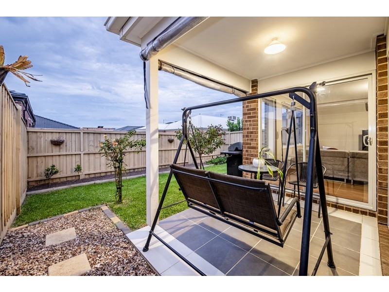 6 Hammond Road, Cranbourne West VIC 3977