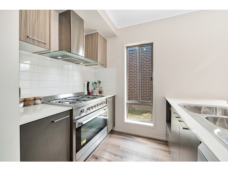 32 Chesney Circuit, Clyde VIC 3978