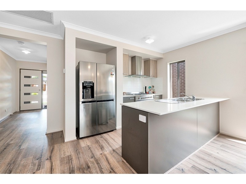 32 Chesney Circuit, Clyde VIC 3978