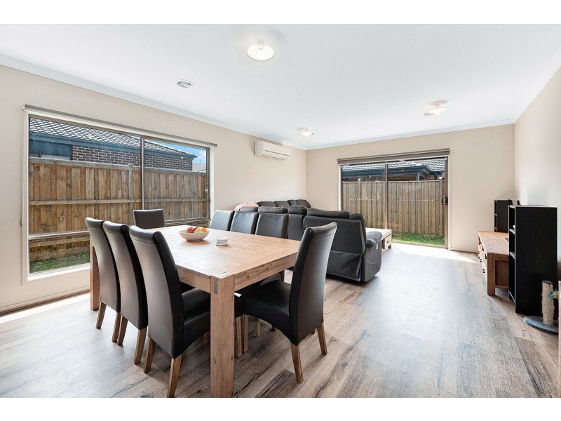 32 Chesney Circuit, Clyde VIC 3978