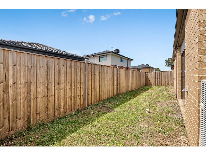 32 Chesney Circuit, Clyde VIC 3978