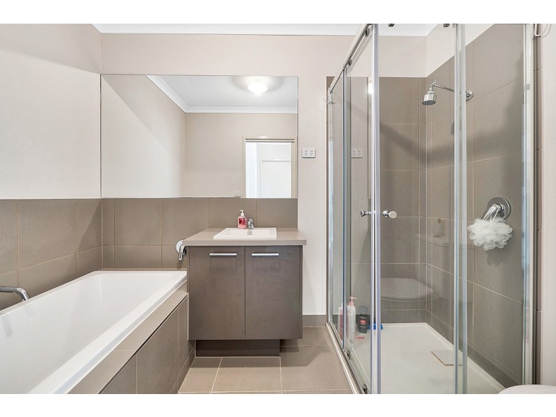 32 Chesney Circuit, Clyde VIC 3978