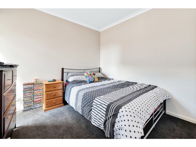 32 Chesney Circuit, Clyde VIC 3978