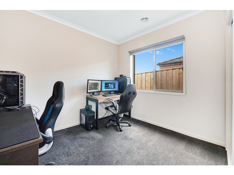 32 Chesney Circuit, Clyde VIC 3978