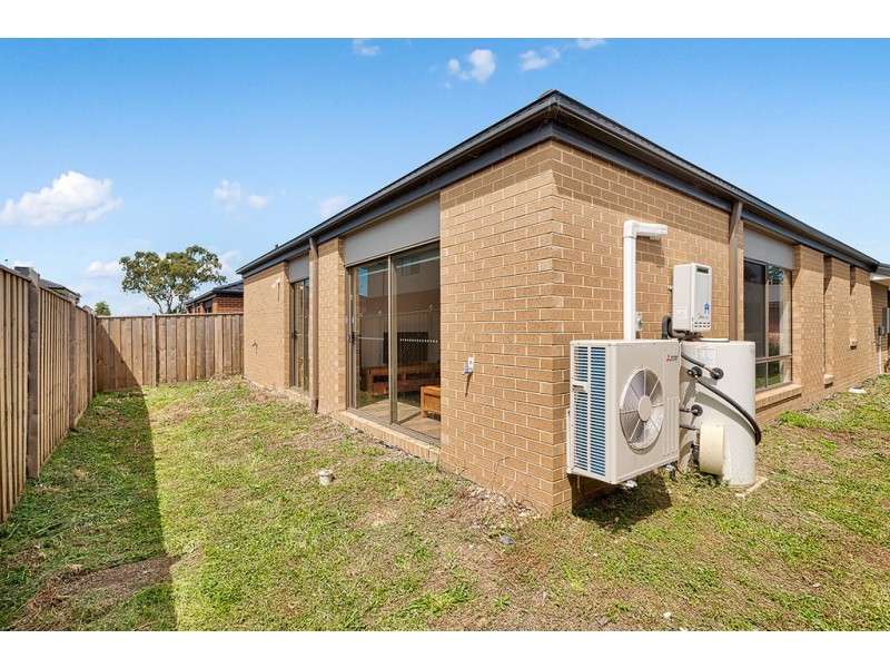 32 Chesney Circuit, Clyde VIC 3978