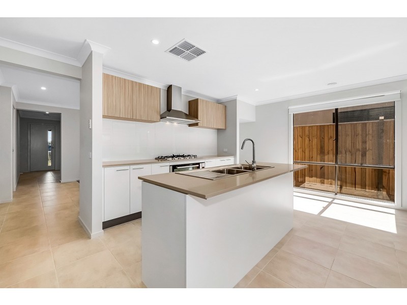 40 Bowler Avenue, Clyde VIC 3978