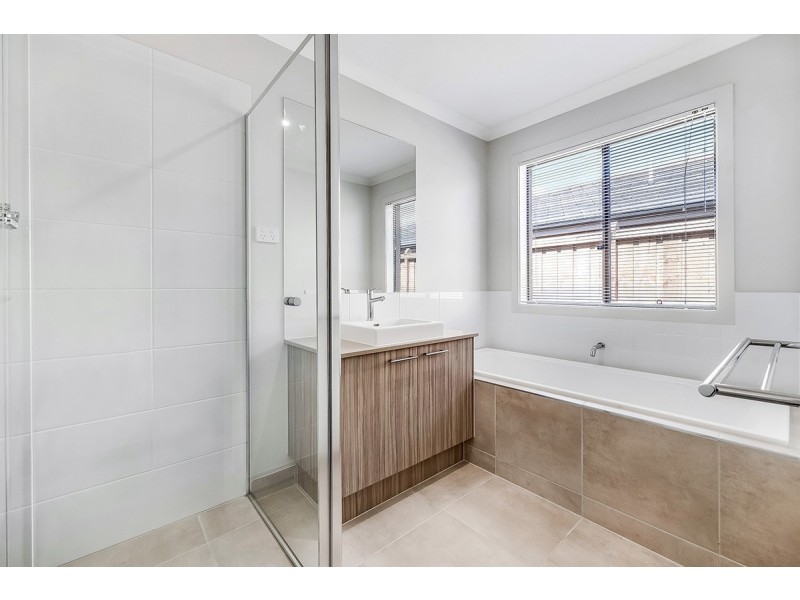 40 Bowler Avenue, Clyde VIC 3978