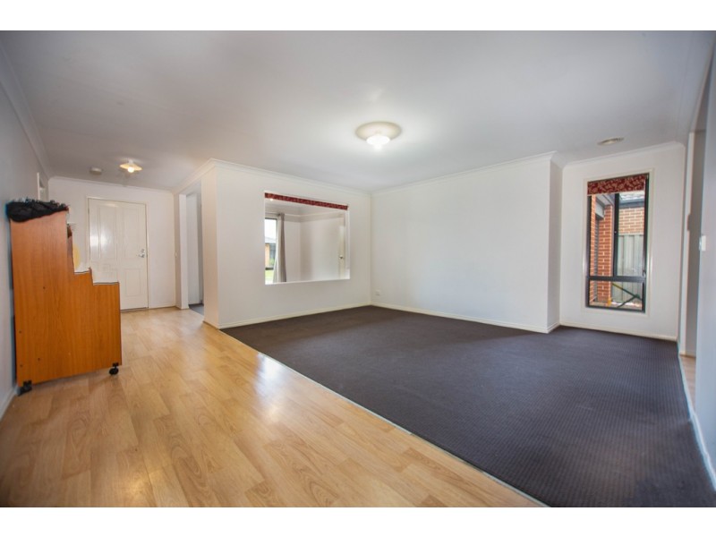 4 Tattle Grove, Cranbourne East VIC 3977