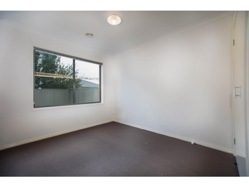 4 Tattle Grove, Cranbourne East VIC 3977