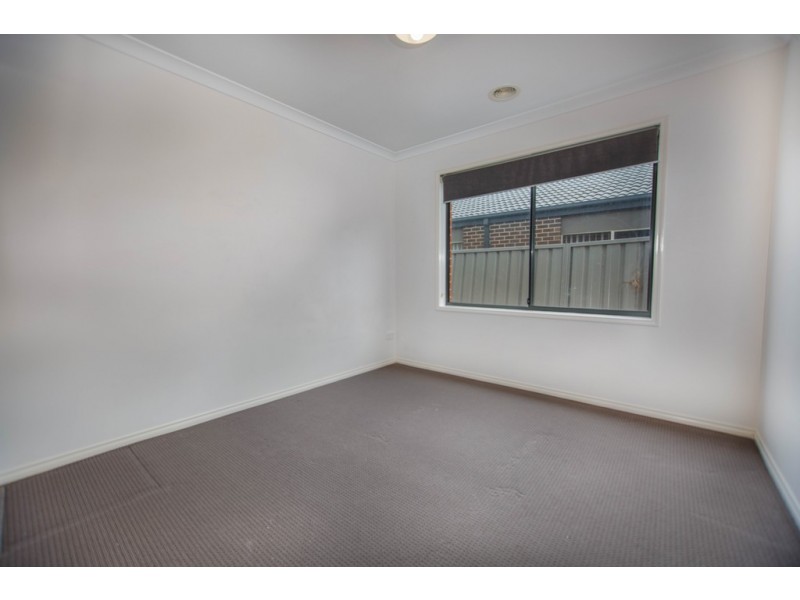 4 Tattle Grove, Cranbourne East VIC 3977