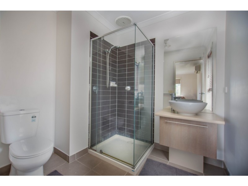 4 Tattle Grove, Cranbourne East VIC 3977