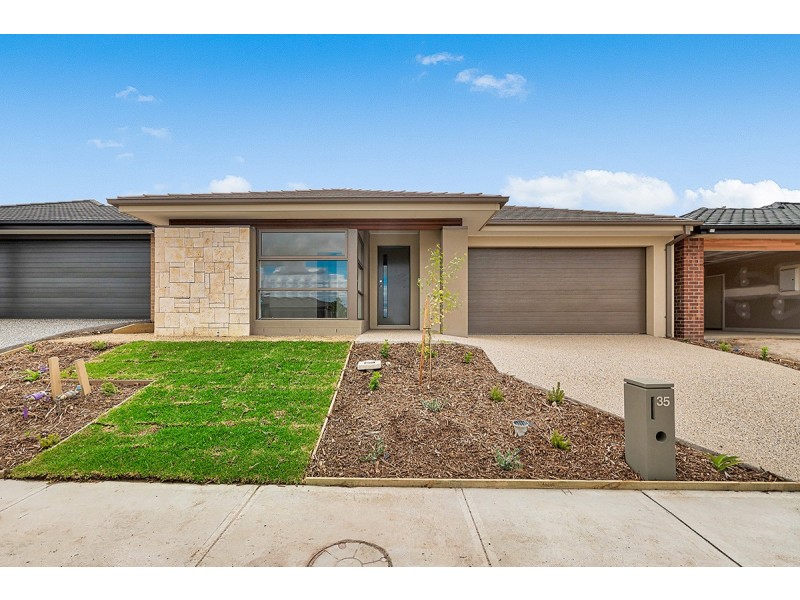 35 Outfield Road, Clyde VIC 3978