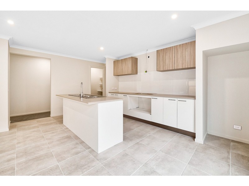 35 Outfield Road, Clyde VIC 3978