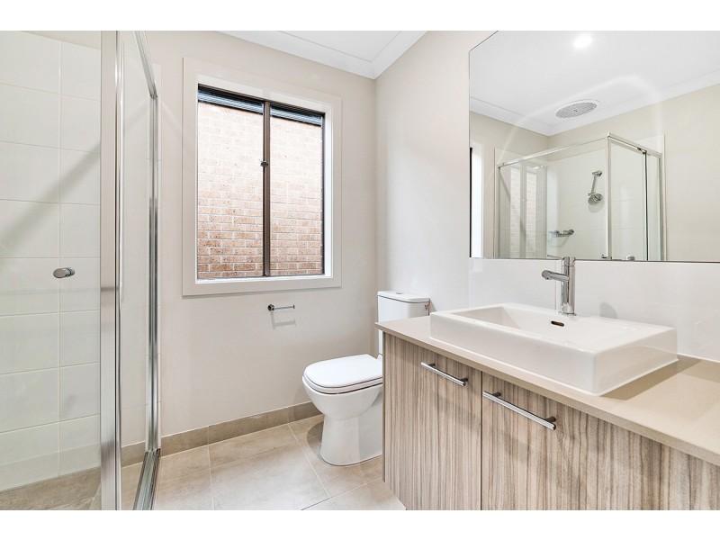 35 Outfield Road, Clyde VIC 3978