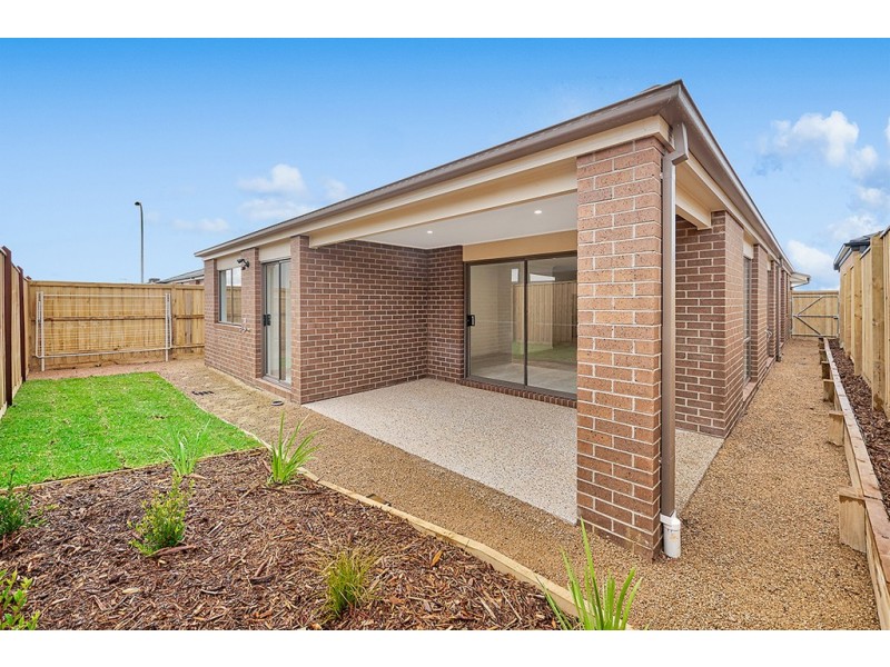 35 Outfield Road, Clyde VIC 3978