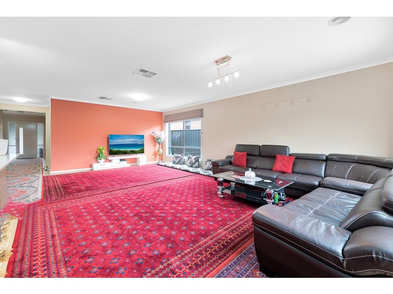 6 Sagan Drive, Cranbourne North VIC 3977