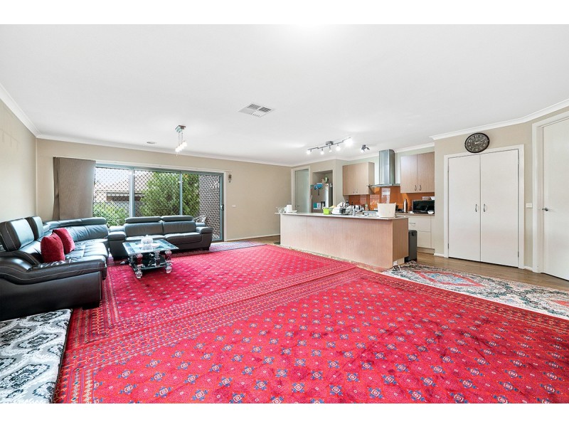 6 Sagan Drive, Cranbourne North VIC 3977
