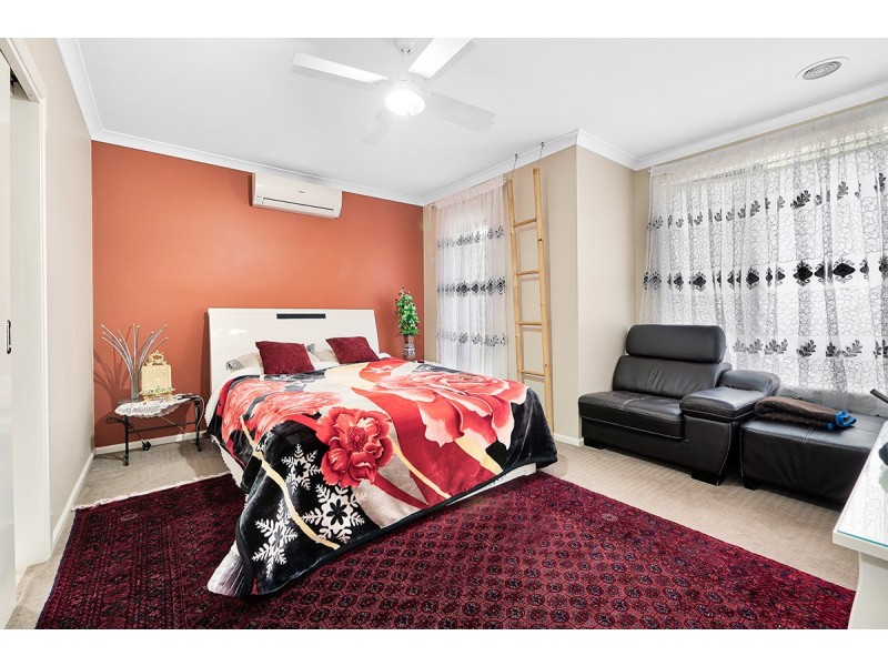 6 Sagan Drive, Cranbourne North VIC 3977