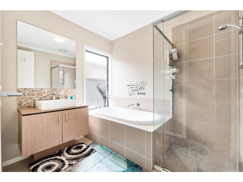 6 Sagan Drive, Cranbourne North VIC 3977