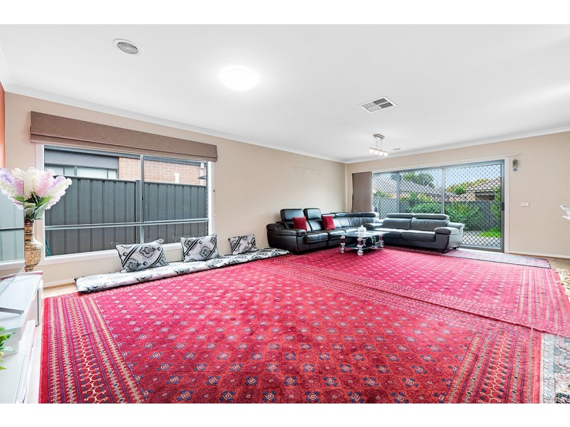 6 Sagan Drive, Cranbourne North VIC 3977