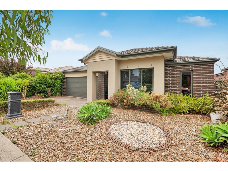 6 Sagan Drive, Cranbourne North VIC 3977