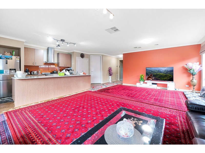 6 Sagan Drive, Cranbourne North VIC 3977