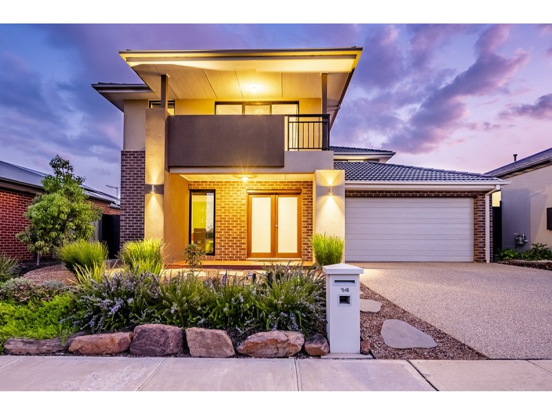 14 Sandown Parade, Clyde North VIC 3978