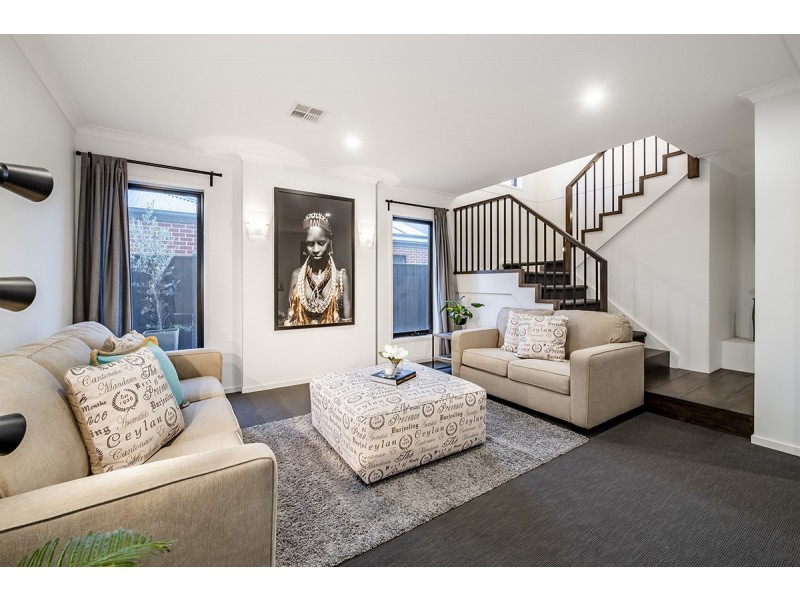 14 Sandown Parade, Clyde North VIC 3978