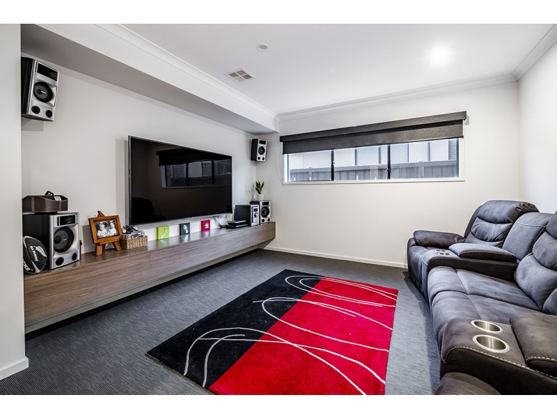 14 Sandown Parade, Clyde North VIC 3978