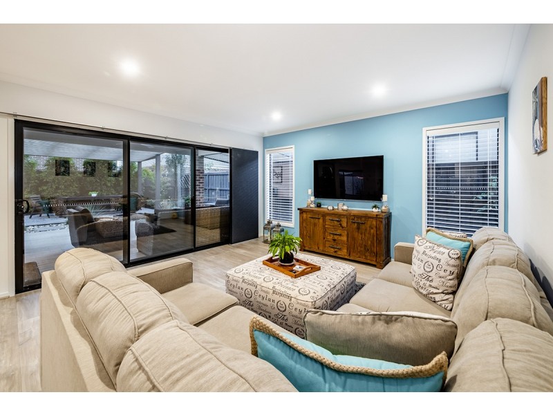 14 Sandown Parade, Clyde North VIC 3978