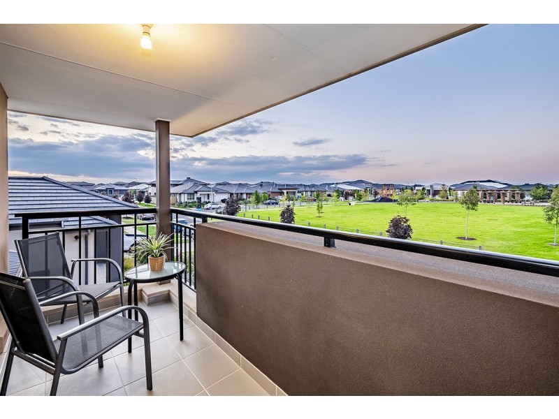 14 Sandown Parade, Clyde North VIC 3978