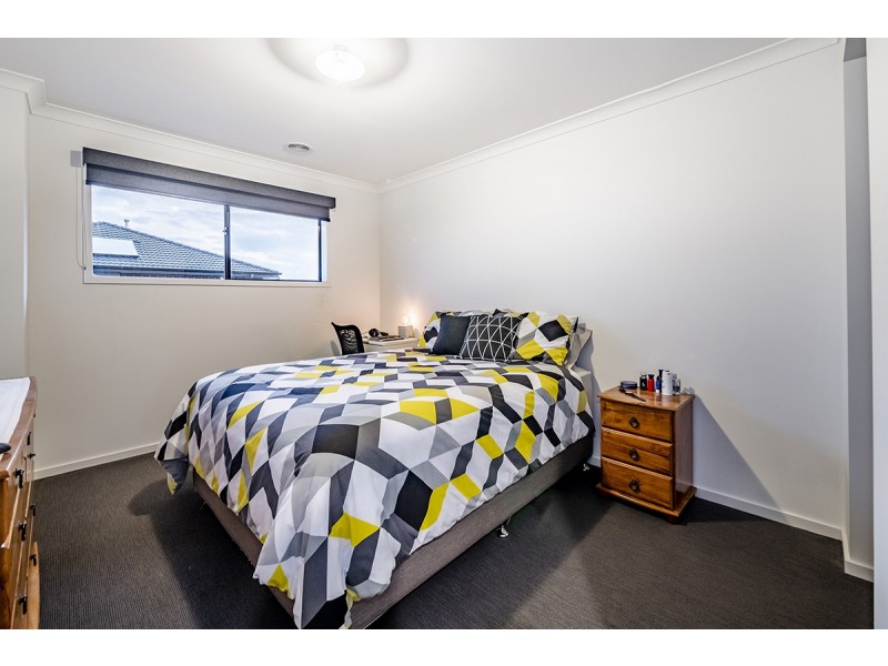 14 Sandown Parade, Clyde North VIC 3978