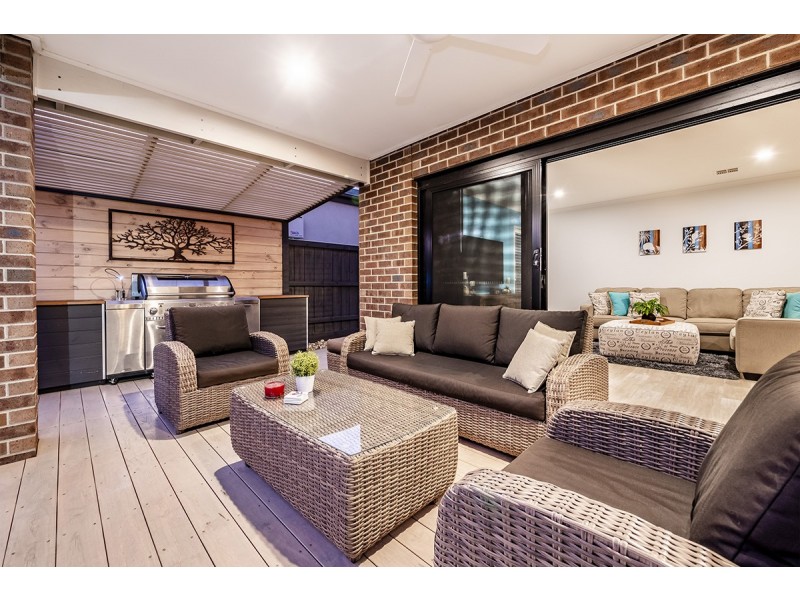 14 Sandown Parade, Clyde North VIC 3978