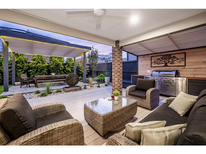 14 Sandown Parade, Clyde North VIC 3978