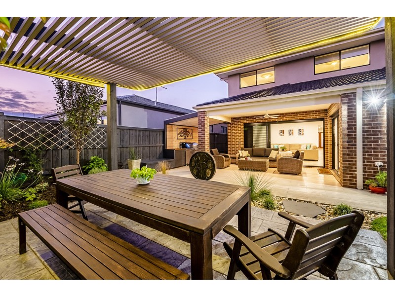 14 Sandown Parade, Clyde North VIC 3978