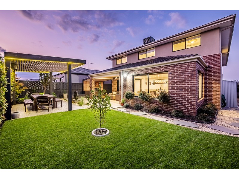 14 Sandown Parade, Clyde North VIC 3978