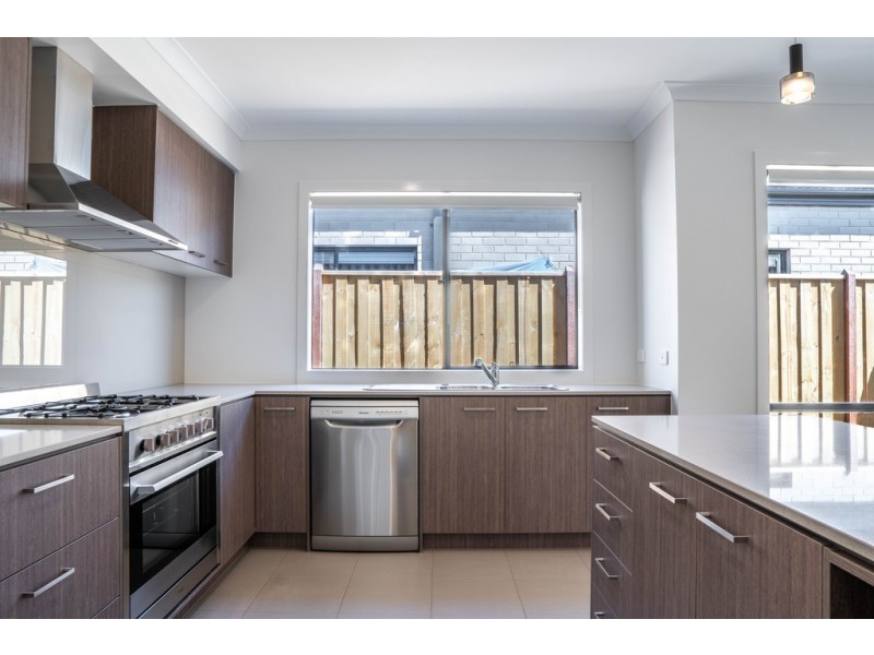 6 Bainton Avenue, Clyde VIC 3978