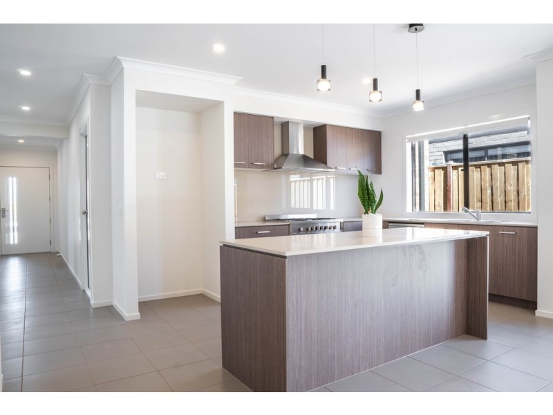 6 Bainton Avenue, Clyde VIC 3978