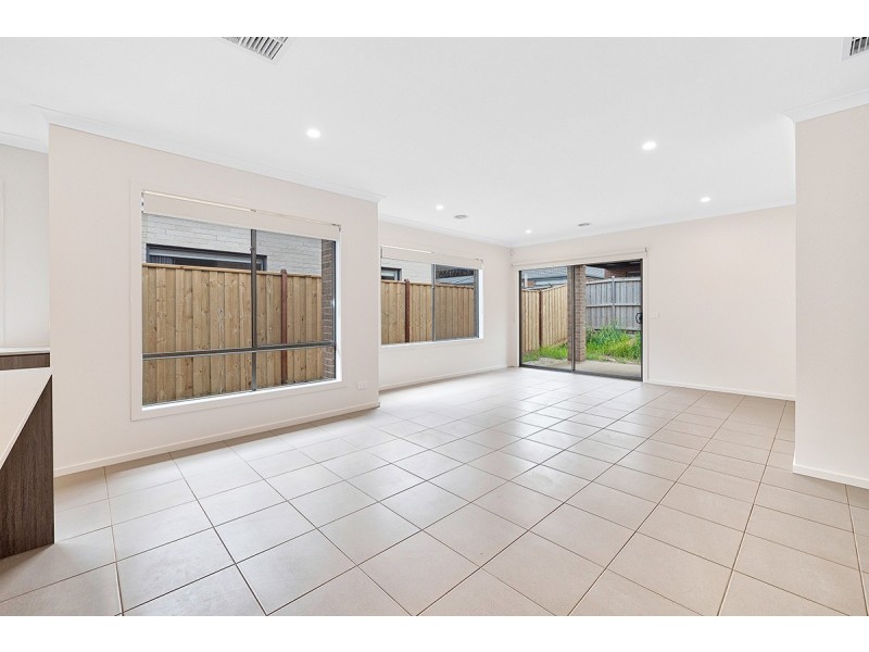 6 Bainton Avenue, Clyde VIC 3978